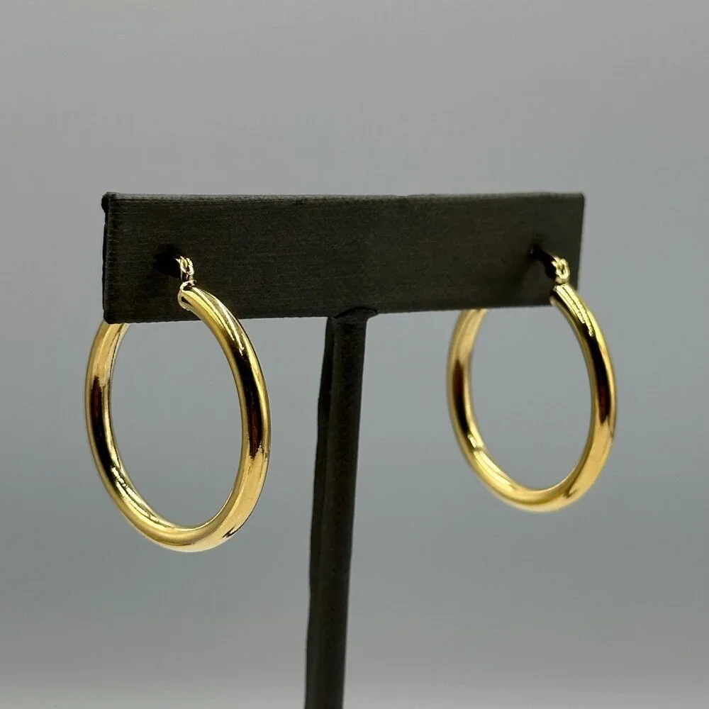 3/$30 Hoop Earrings Gold Tone Classic Polished Round Latch Back 1.25in - Picture 2 of 12